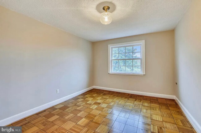 Building Photo - 1624 W Abingdon Dr