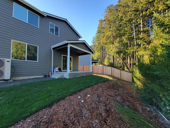 Building Photo - Available in May - 3bed home at The Reserve – Close to ferries, shopping and dining!