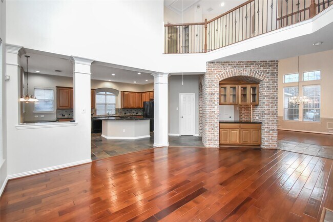 Building Photo - 10 E Artist Grove Cir