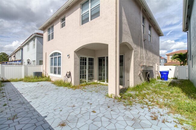 Building Photo - 3810 SW 51st St