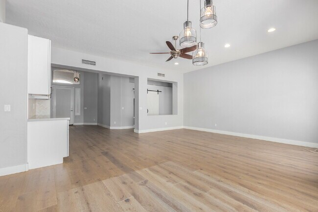 Building Photo - Arabian Views 4 bed 2 bath with pool