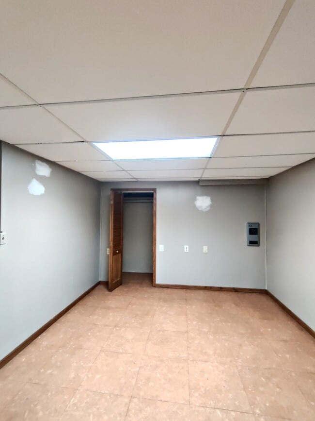 Building Photo - 220 E Pleasant St