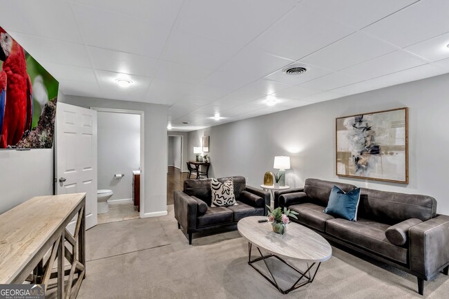 Building Photo - 1897 Mt Vernon Rd