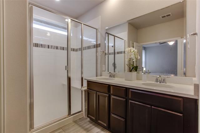 Building Photo - 612 Club Dr