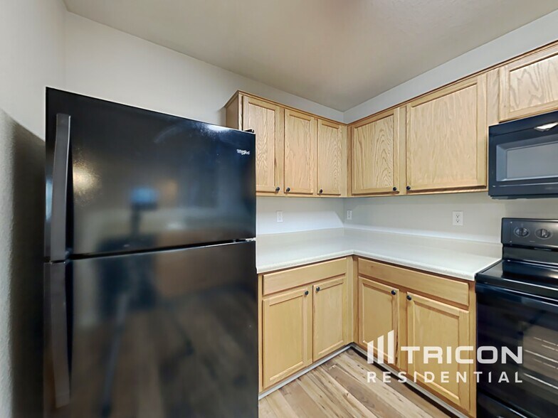 Building Photo - 1747 E Desert Rose Trail