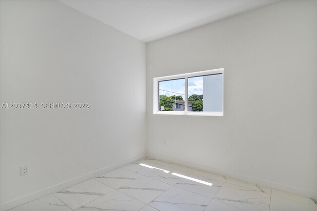Building Photo - 420 SW 7th St