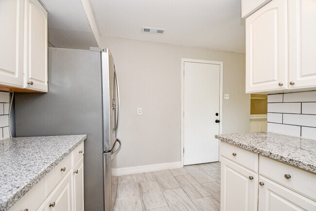 Building Photo - 5811 Greencraig Dr