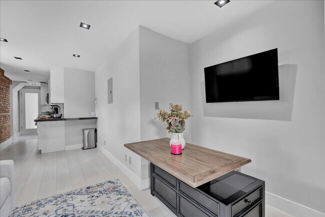 Primary Photo - 120 Mulberry St