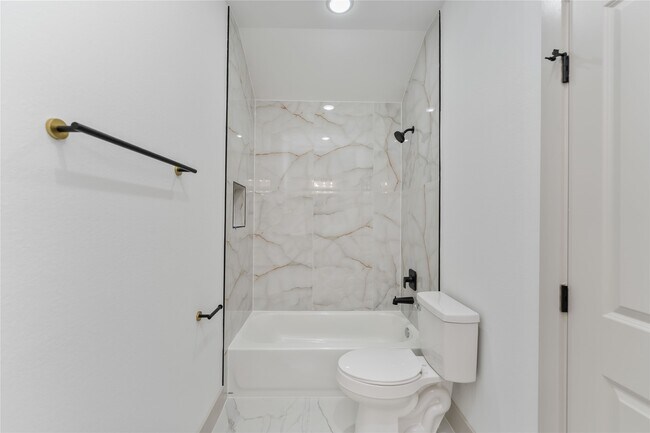 Building Photo - 9005 Nyssa St