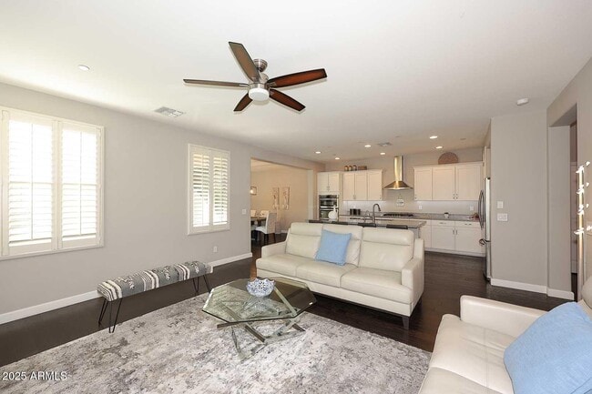 Building Photo - 10072 E Bell Rd