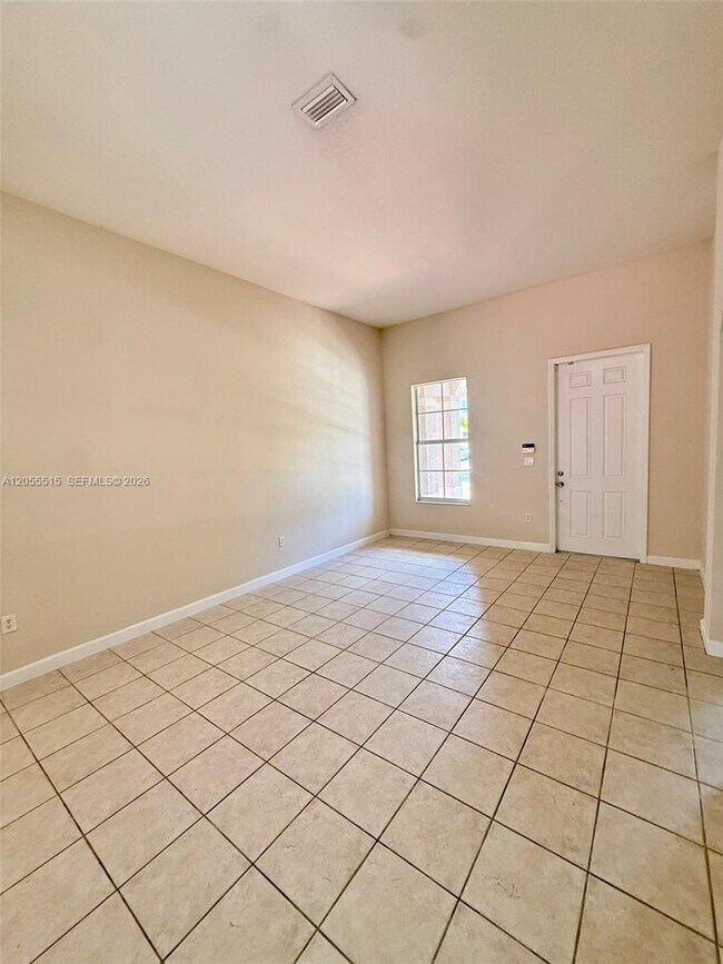 Building Photo - 2123 NE 38th Rd