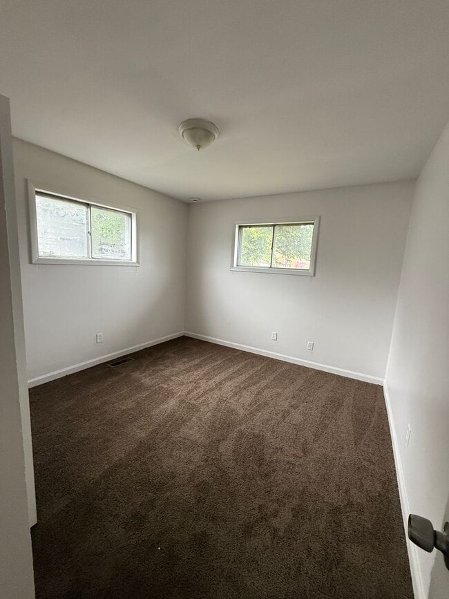 Building Photo - LIMITED TIME**NO APPLICATION FEE**1/2 OFF DEPOSIT**