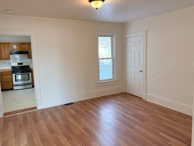 Building Photo - 308 E Argyle St