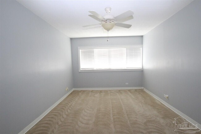 Building Photo - 825 Bayshore Dr