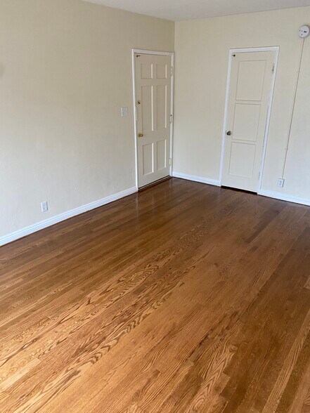 Building Photo - 1414 W 25th St