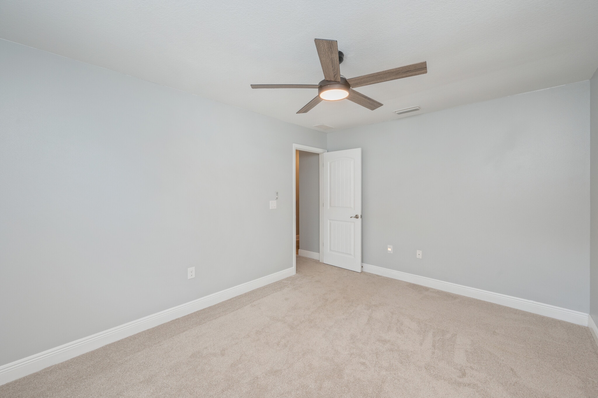 Building Photo - 147 Strike Eagle Dr