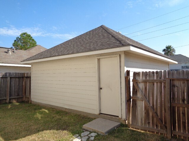 Building Photo - 6440 Mountain Pines Ln
