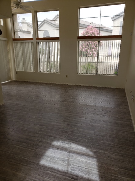 Building Photo - 1126 W Sandy Banks