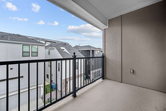 Building Photo - 516 Secretariat Dr