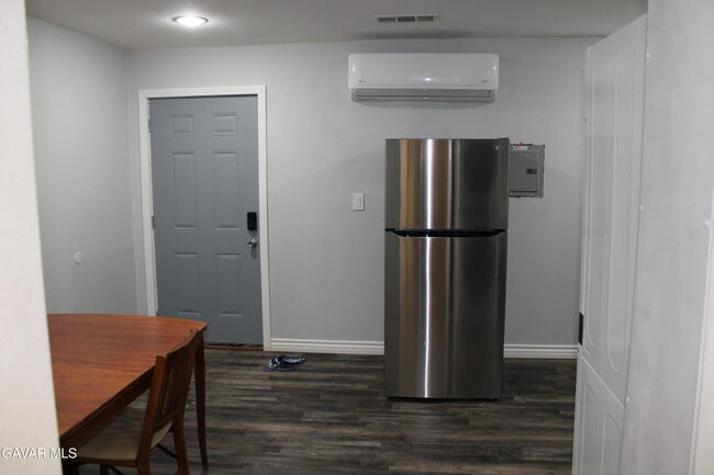 Building Photo - 3324 W Ave J 10