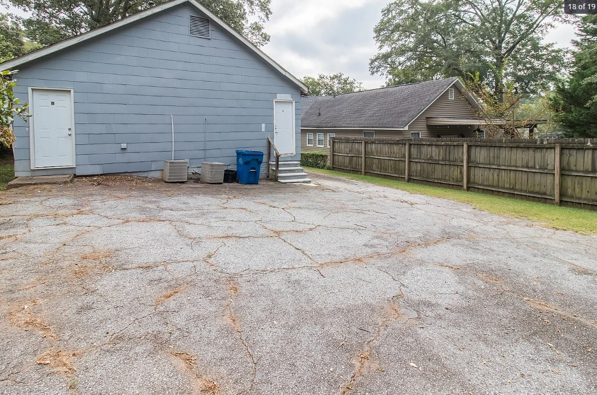 Building Photo - 689 Vernon Ave SE