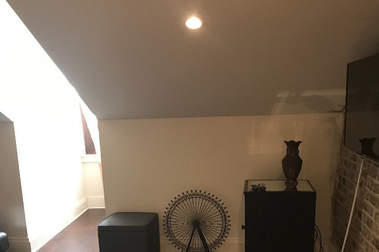 partial view of living room - 504 Dumaine St