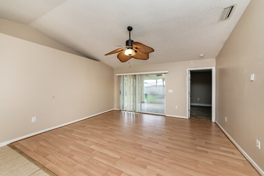 Building Photo - 4208 76th Dr E