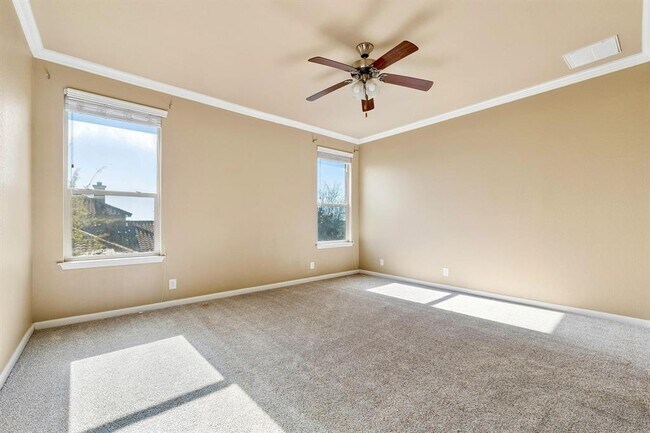 Building Photo - 501 S Meadowlark St