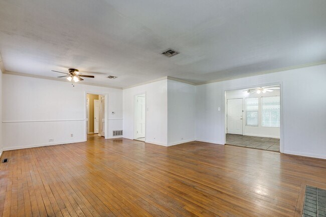 Building Photo - 2-BEDROOM TERRELL HEIGHTS COTTAGE