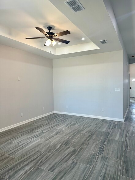 Building Photo - 1002 Escondido Ln E