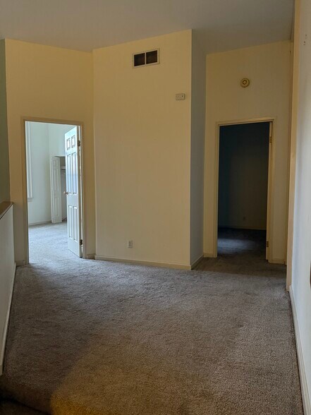 Building Photo - 939 Delaware Ave