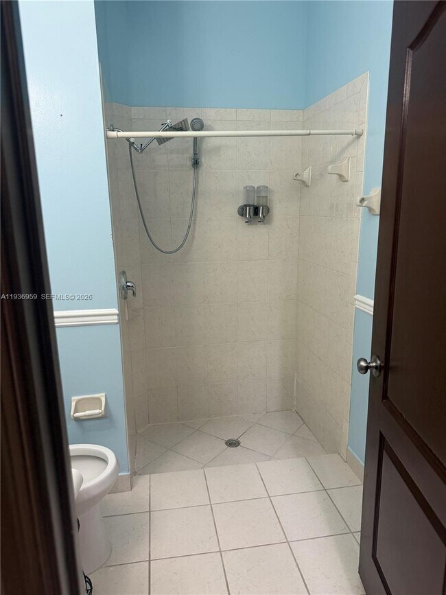 Building Photo - 3951 NE 13th Dr