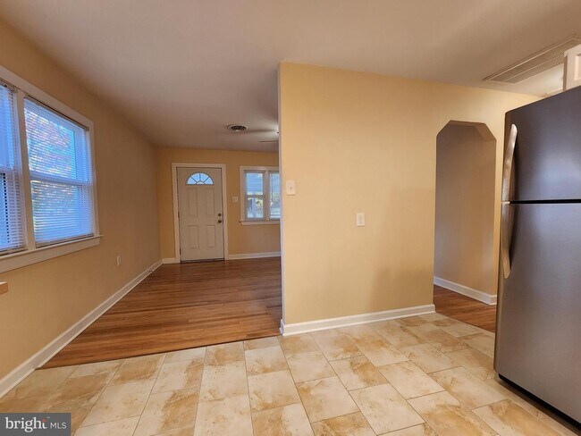 Building Photo - 540 Londontown Rd