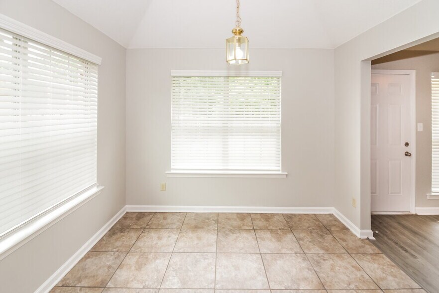 Building Photo - 1401 Carlton Ridge Dr