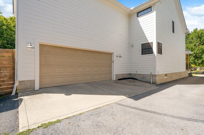 Building Photo - 1333 Mulford Rd