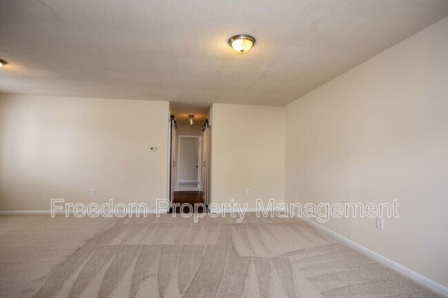 Building Photo - 9327 Woodlea Ct