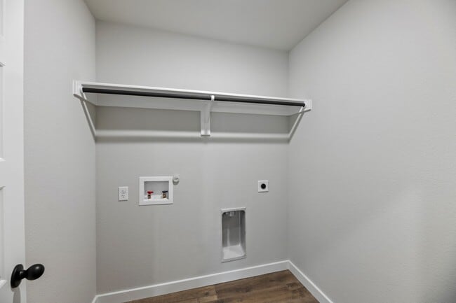 Building Photo - AVAILABLE NOW!  CUL-DE-SAC TRIPLEX LOT LOCATED ON 1-ACRE IN MIDLOTHIAN, TX!