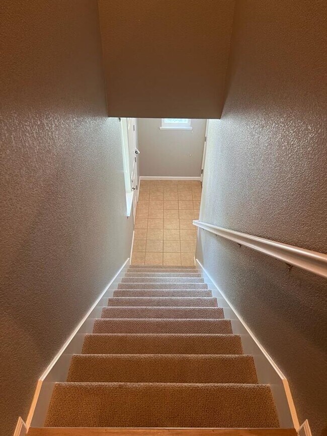 Building Photo - 427 Anchor Ln