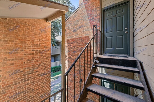 Building Photo - Adorable 1/1 Condo in Dallas! (75231)