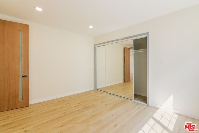 Building Photo - 835 S Sherbourne Dr