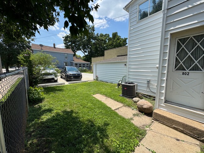 Building Photo - 802 Bridge St NW