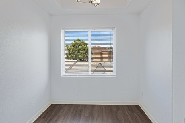 Building Photo - NEWLY REMODELED 2 BEDROOM 2 BATH CONDO