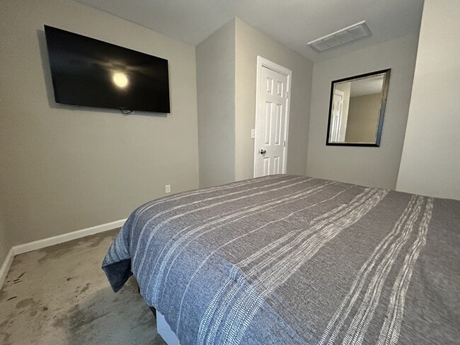 Building Photo - 110 W Main St