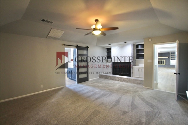 Building Photo - Recently remodeled South Tyler Home with Mother in Law Suite