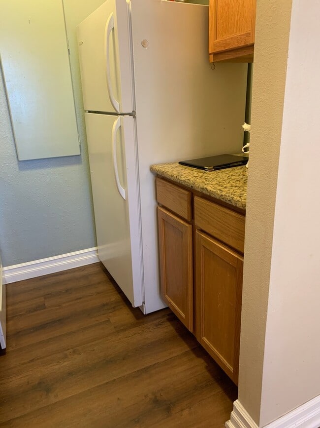 Building Photo - Top Floor Condo in Southeast Denver 2 bed ...