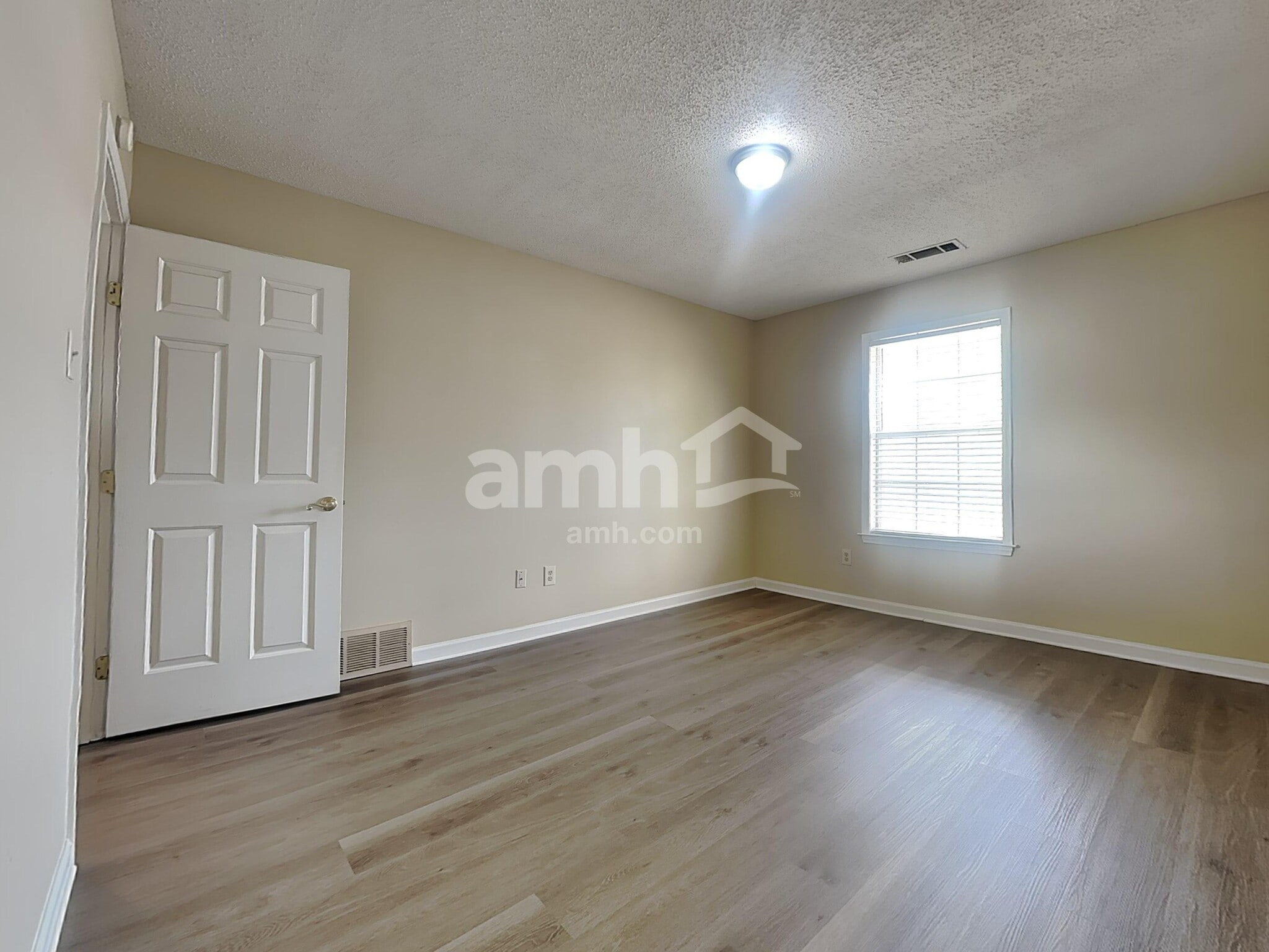 Building Photo - 7986 Oak Pebble Cv