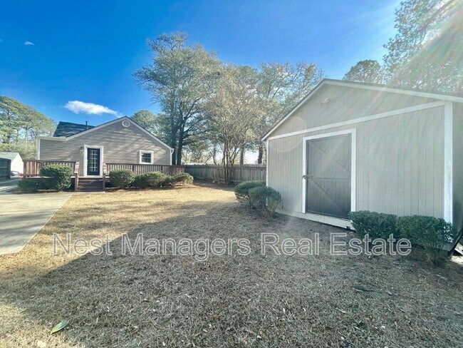 Building Photo - 228 Pinecrest Dr