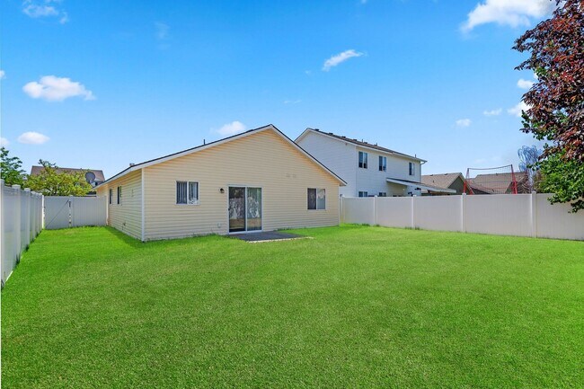Building Photo - Rancher home!