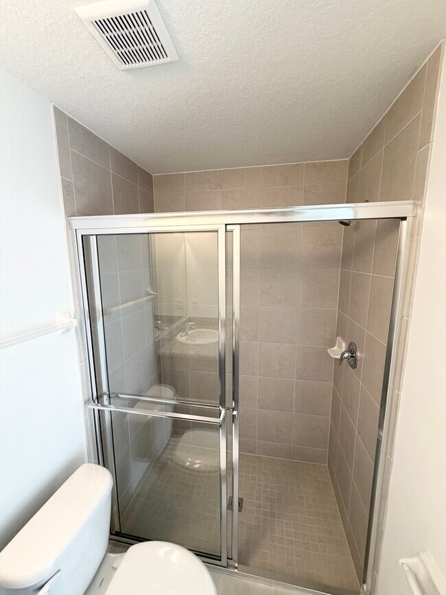 Building Photo - 2 Whee Pl