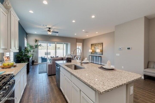 Building Photo - 2034 W Yellowbird Ln